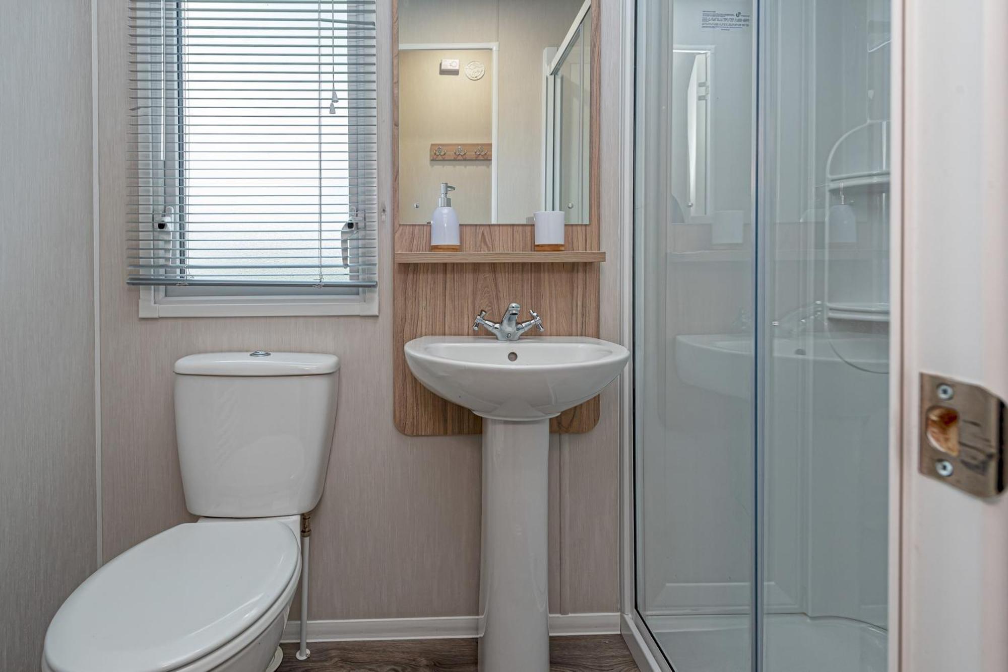 Lyons Woodlands Hall Ruthin Extérieur photo
